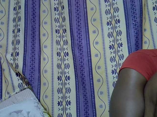 Juicyass-02 live cam on BongaCams