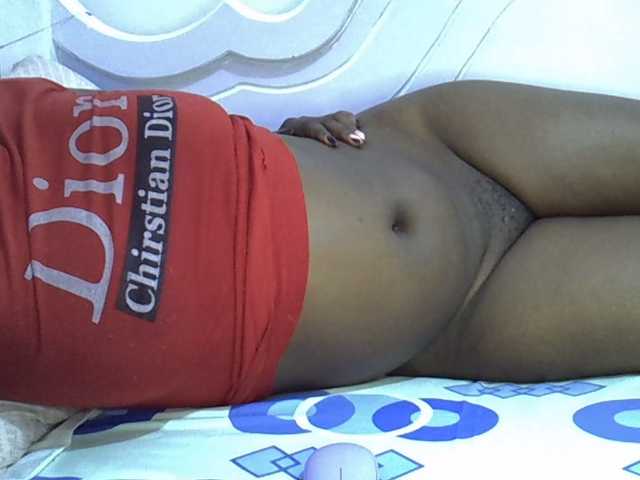 Juicyass-02 live cam on BongaCams