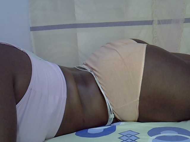 Juicyass-02 live cam on BongaCams
