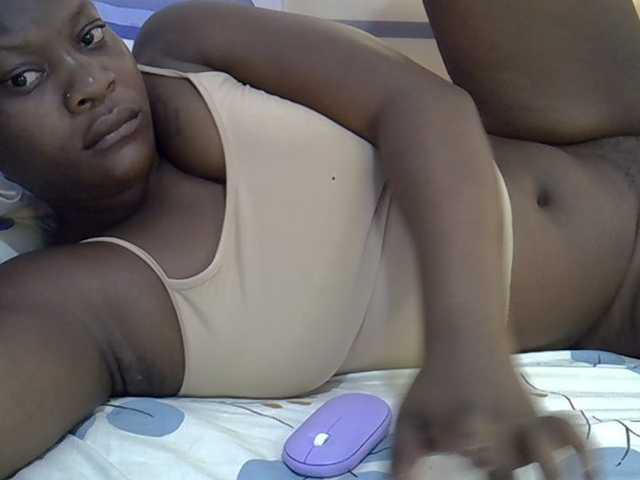 Juicyass-02 live cam on BongaCams
