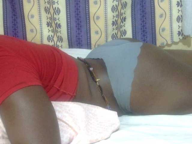 Juicyass-02's BongaCams show and profile