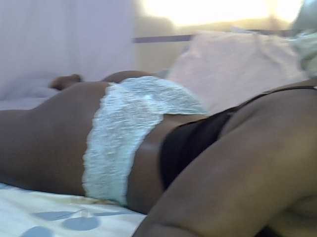 Juicyass-02 live cam on BongaCams