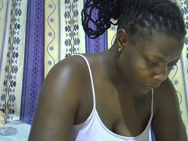 Juicyass-02 live cam on BongaCams
