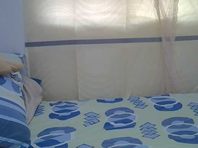 Juicyass-02 live cam on BongaCams