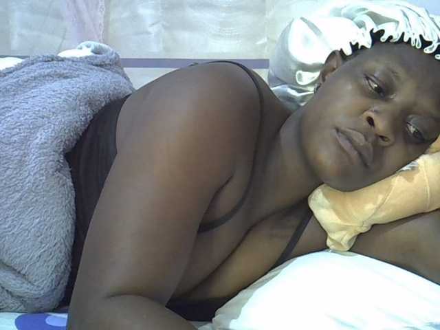 Juicyass-02 live cam on BongaCams
