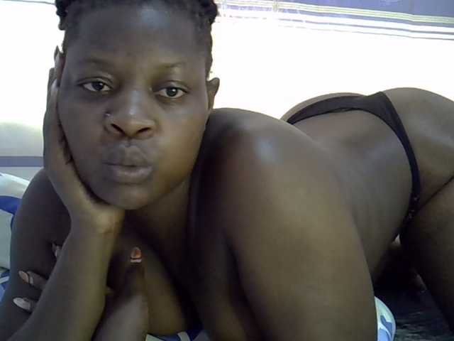 Juicyass-02 live cam on BongaCams
