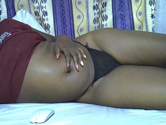 Juicyass-02 live webcam show