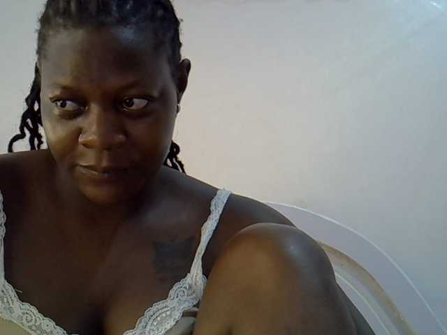 Juicyass-02 live cam on BongaCams