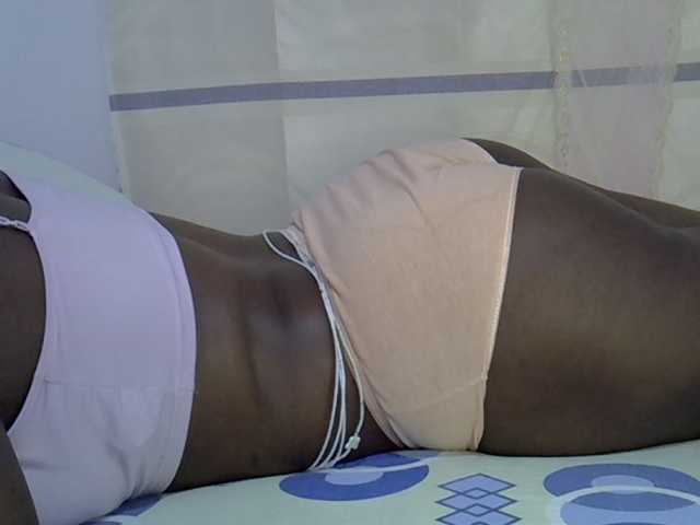 Juicyass-02 live cam on BongaCams