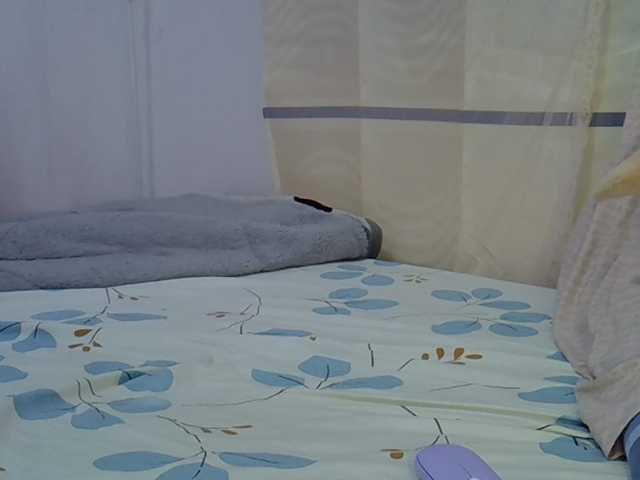 Juicyass-02 live cam on BongaCams