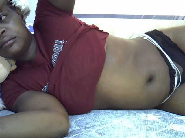 Juicyass-02 live cam on BongaCams