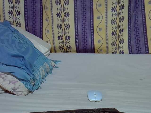 Juicyass-02 live cam on BongaCams