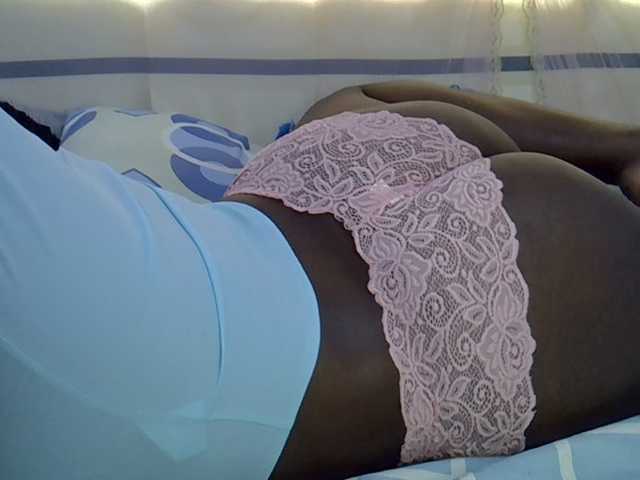 Juicyass-02 live cam on BongaCams