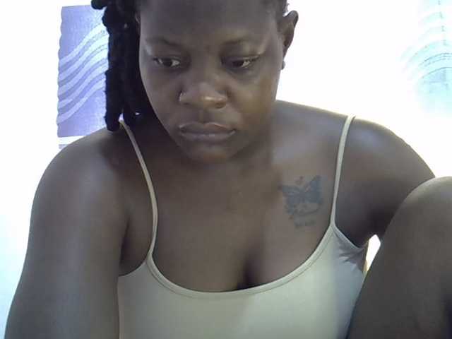 Juicyass-02 live cam on BongaCams