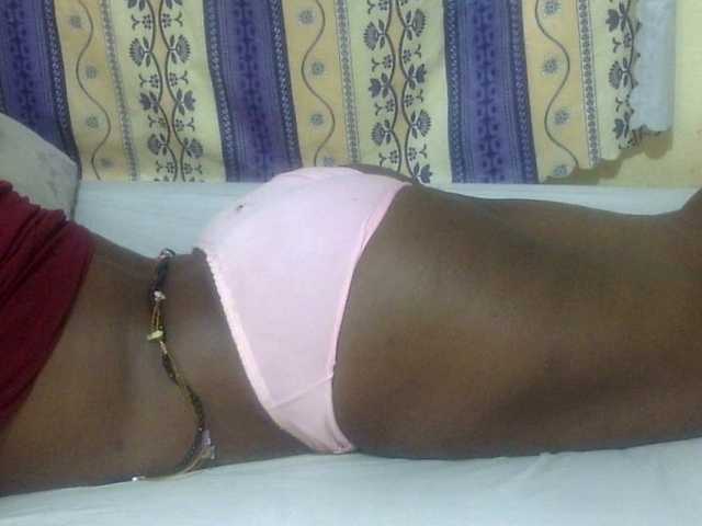 Juicyass-02's BongaCams show and profile