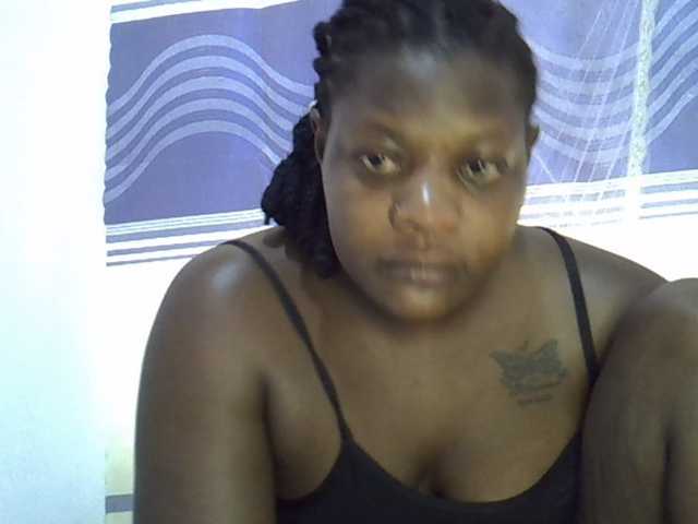 Juicyass-02 live cam on BongaCams