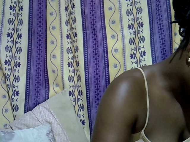 Juicyass-02 live cam on BongaCams
