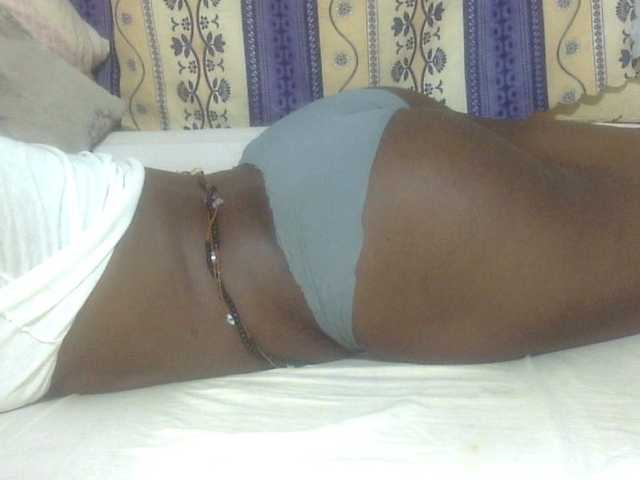 Juicyass-02's BongaCams show and profile