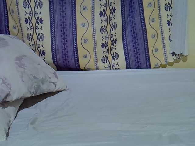Juicyass-02 live cam on BongaCams