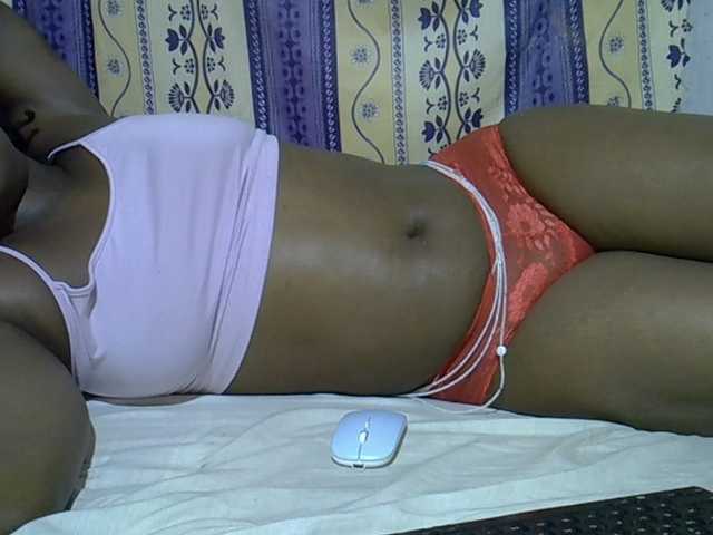 Juicyass-02 live cam on BongaCams