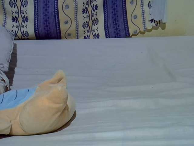 Juicyass-02 live cam on BongaCams