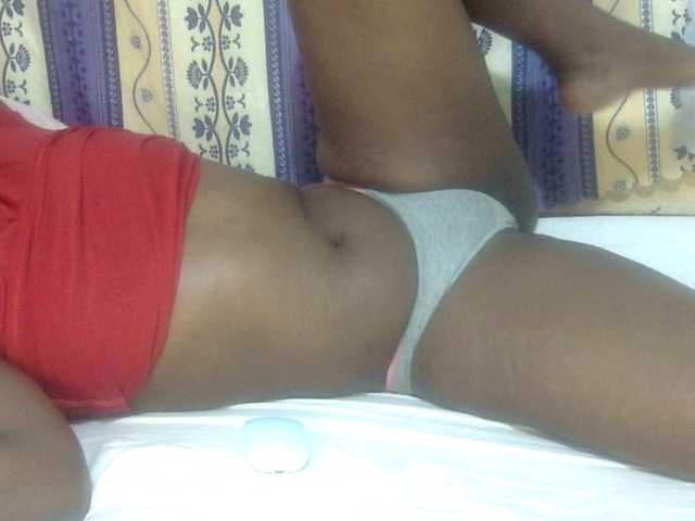 Juicyass-02's BongaCams show and profile