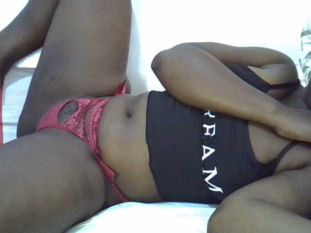 Juicyass-02 live cam on BongaCams