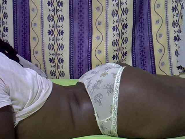 Juicyass-02 webcam