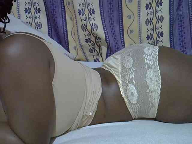 Juicyass-02 webcam