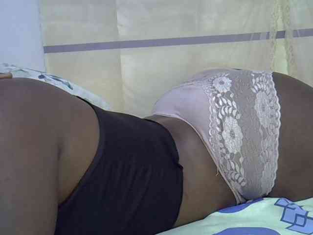 Juicyass-02 webcam