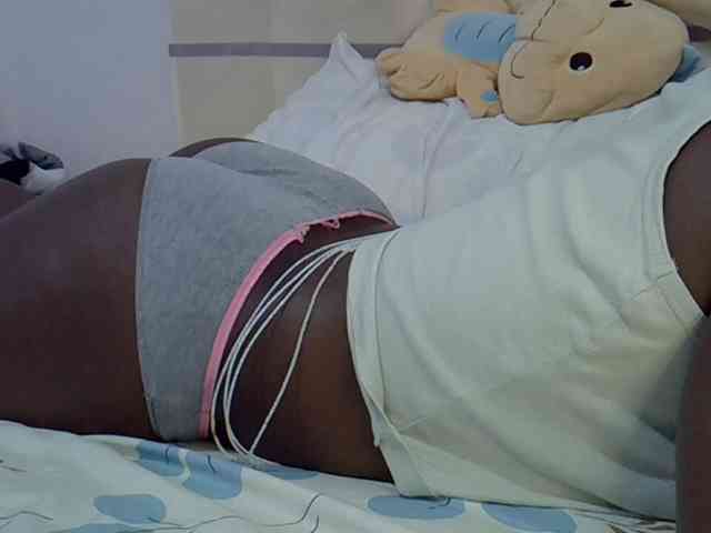 Juicyass-02 webcam