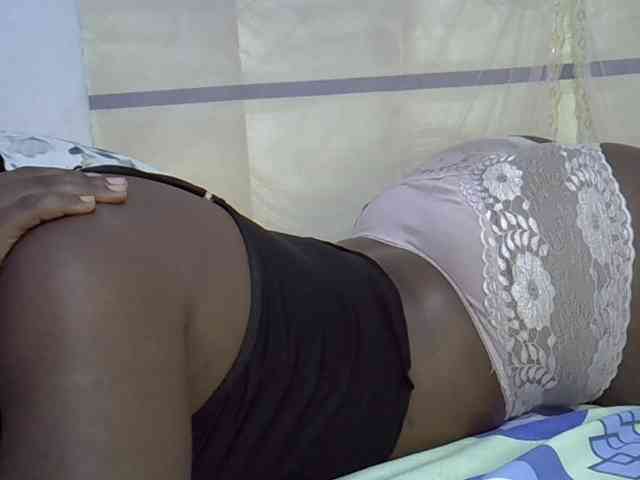 Juicyass-02 webcam