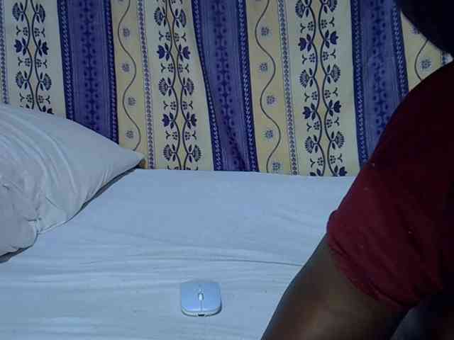 Juicyass-02 webcam