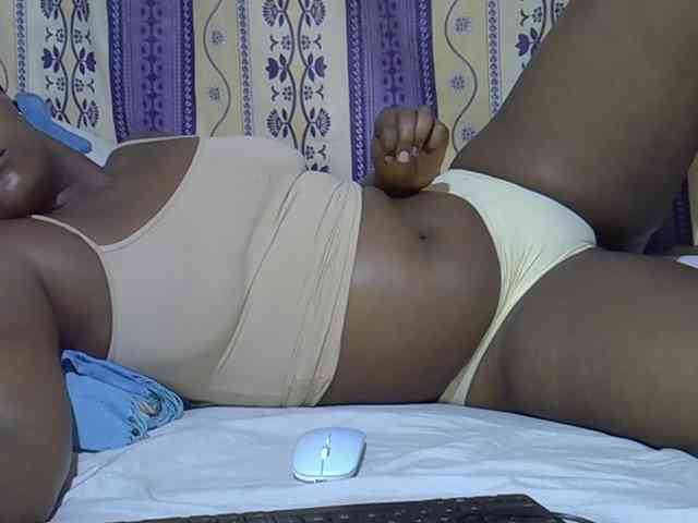 Juicyass-02 webcam