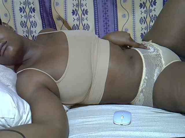 Juicyass-02 webcam