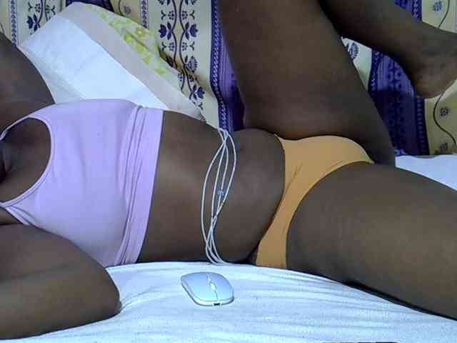 Juicyass-02 webcam