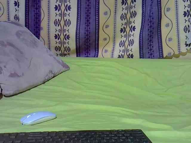 Juicyass-02 webcam