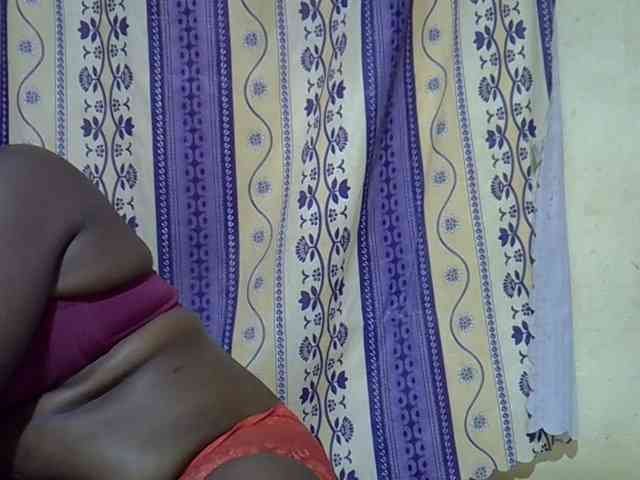 Juicyass-02 webcam