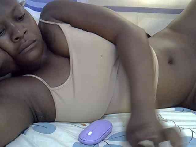 Juicyass-02 webcam