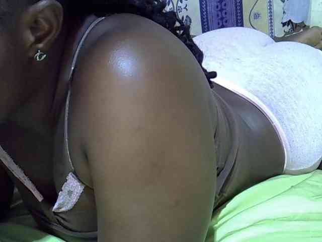 Juicyass-02 webcam