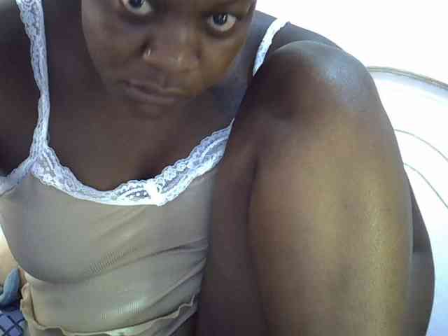 Juicyass-02 webcam