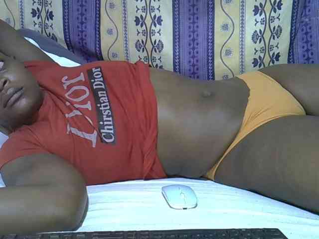 Juicyass-02 webcam