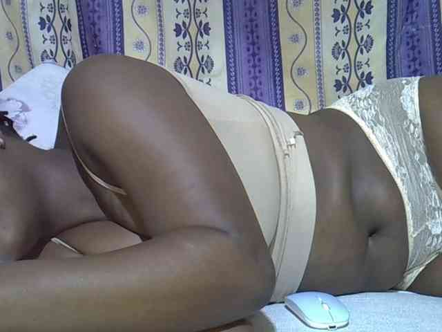 Juicyass-02 webcam