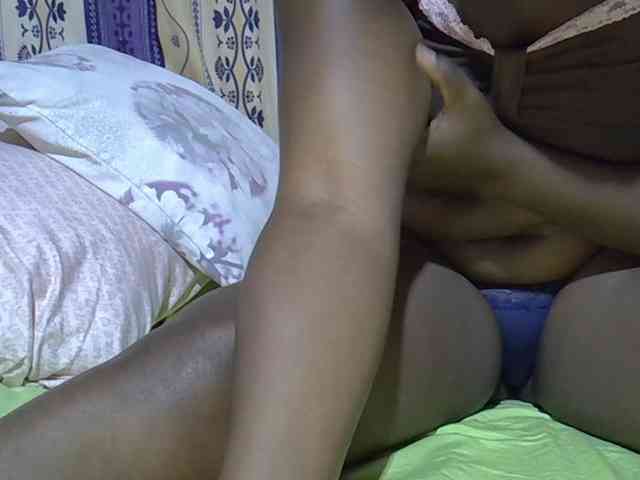 Juicyass-02 webcam