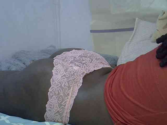 Juicyass-02 webcam