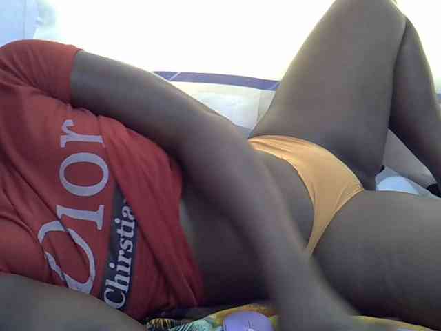 Juicyass-02 webcam