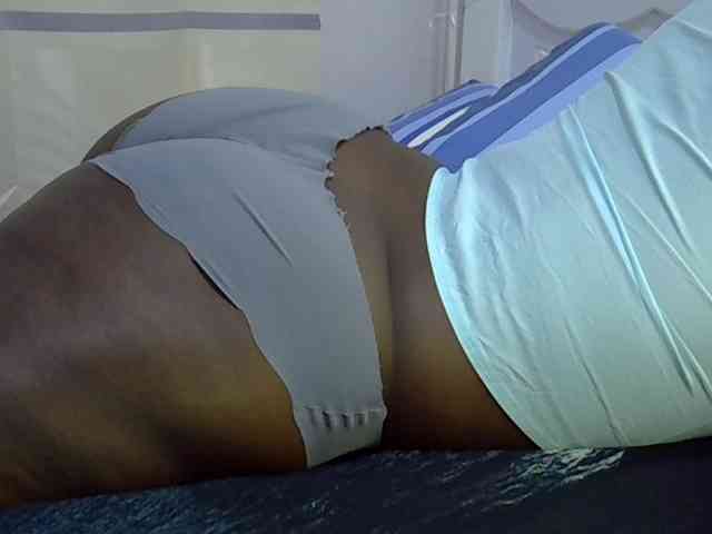 Juicyass-02 webcam