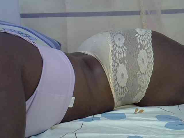Juicyass-02 webcam