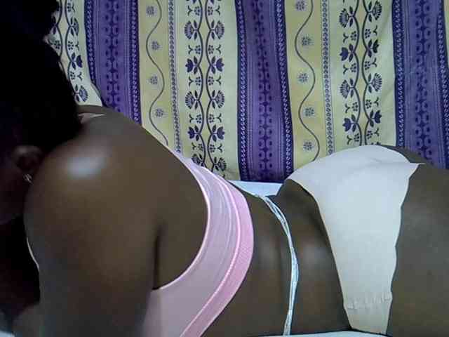 Juicyass-02 webcam