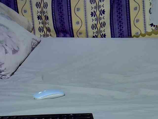 Juicyass-02 webcam